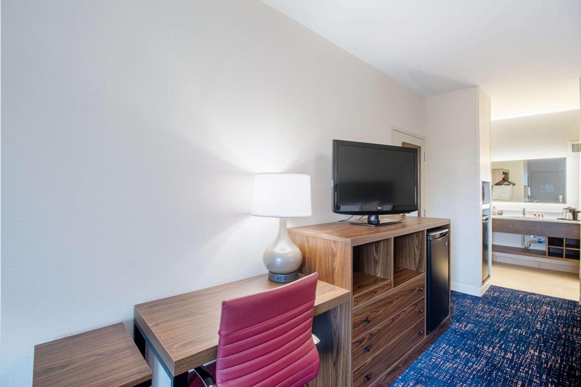 Econo Lodge Inn & Suites Foley-North Gulf Shores Экстерьер фото